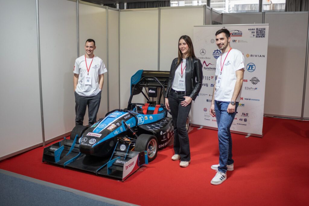 Štand tima Drumska Strela na Sajmu automobila 2024